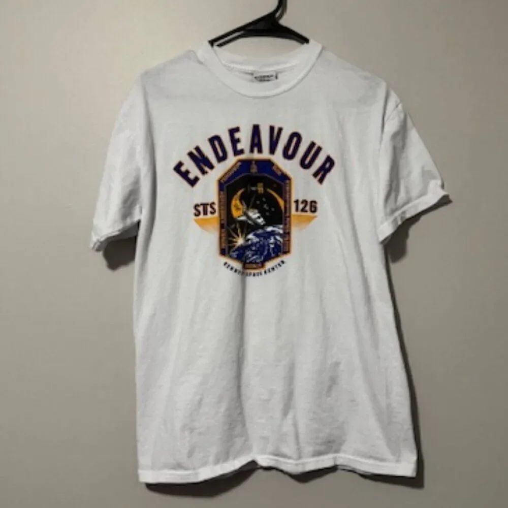 USED Men's Space Center Short Sleeve Shirt Endeavour STS126 Color White Size Med
